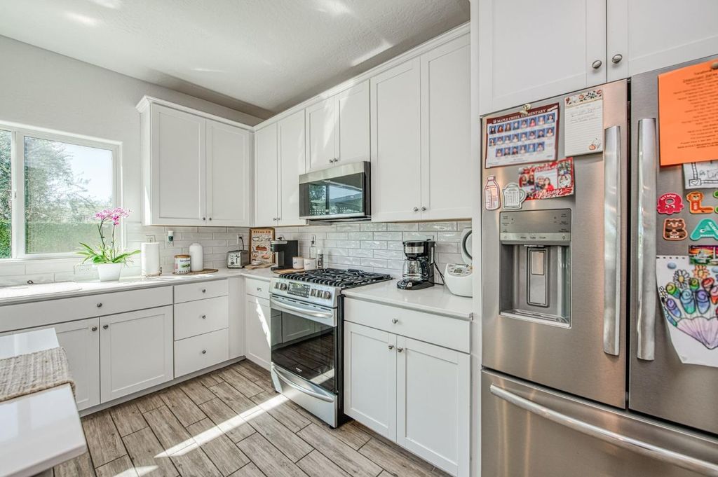 Image 26 of property listing at 920 Ponderosa Way W, Madera, CA 93636