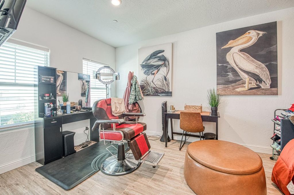 Image 30 of property listing at 920 Ponderosa Way W, Madera, CA 93636