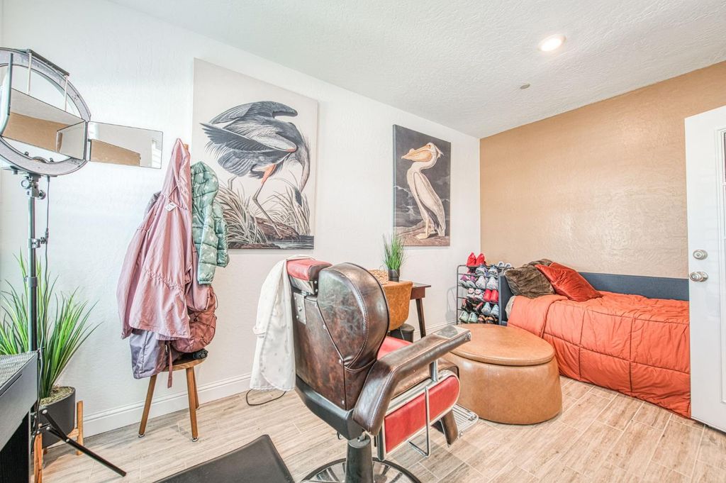 Image 31 of property listing at 920 Ponderosa Way W, Madera, CA 93636