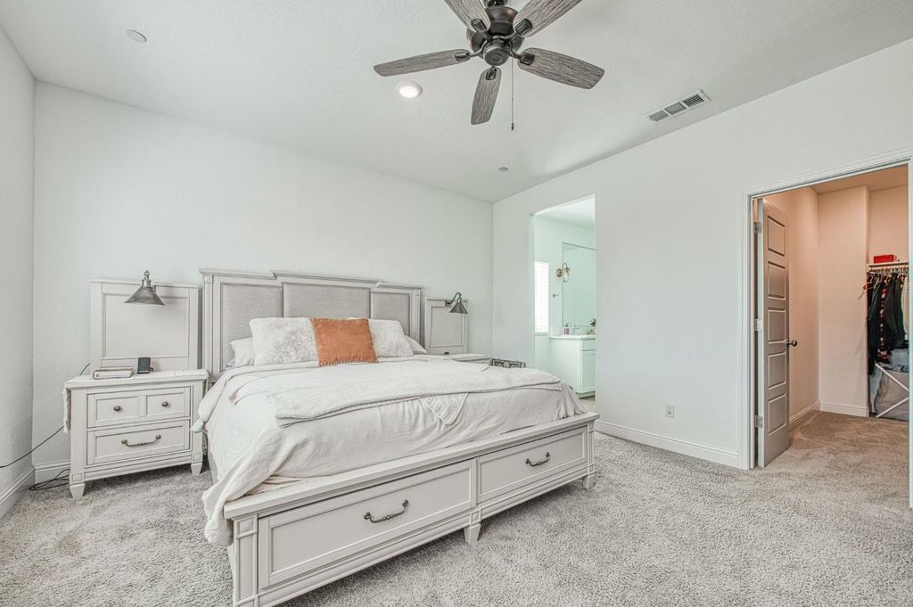 Image 33 of property listing at 920 Ponderosa Way W, Madera, CA 93636