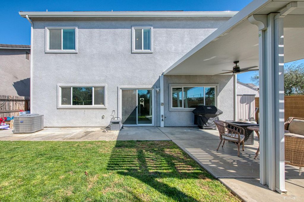 Image 36 of property listing at 920 Ponderosa Way W, Madera, CA 93636