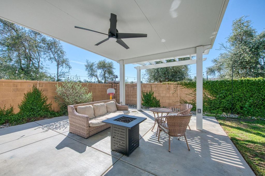 Image 41 of property listing at 920 Ponderosa Way W, Madera, CA 93636