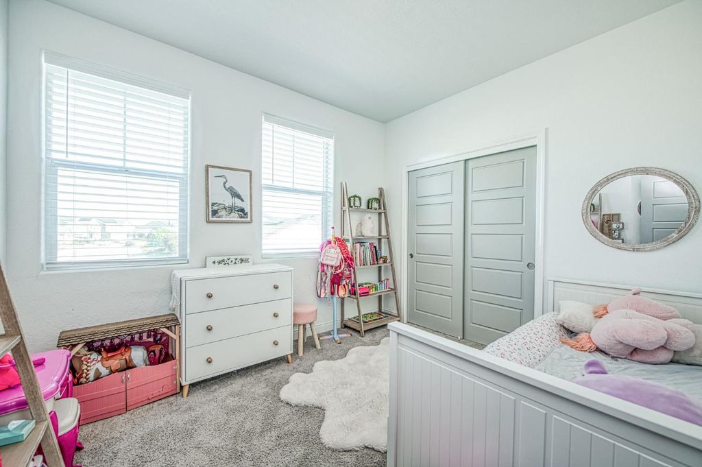 Image 6 of property listing at 920 Ponderosa Way W, Madera, CA 93636