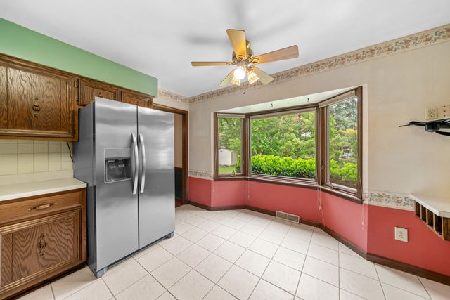 2445 Coach And Surrey Lane, Aurora, IL 60506