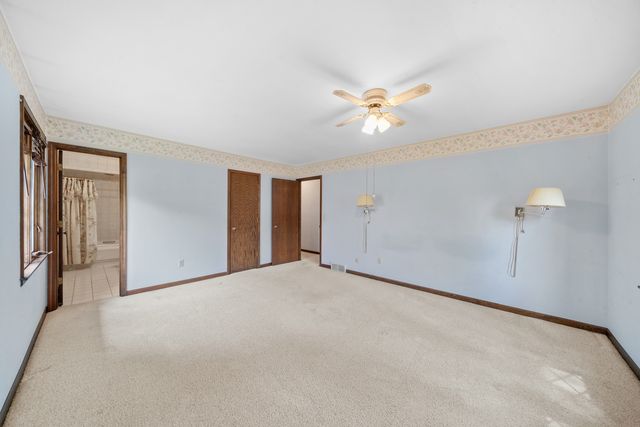 2445 Coach And Surrey Lane, Aurora, IL 60506