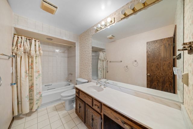2445 Coach And Surrey Lane, Aurora, IL 60506