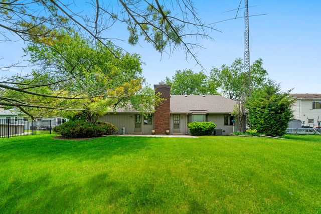 2445 Coach And Surrey Lane, Aurora, IL 60506
