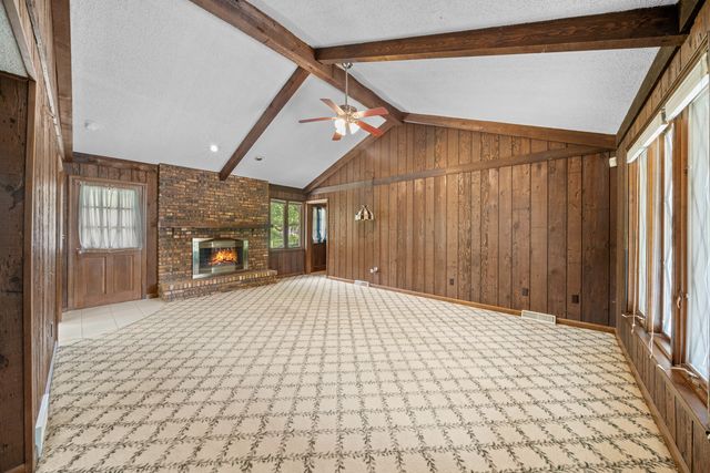 2445 Coach And Surrey Lane, Aurora, IL 60506