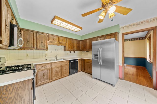 2445 Coach And Surrey Lane, Aurora, IL 60506