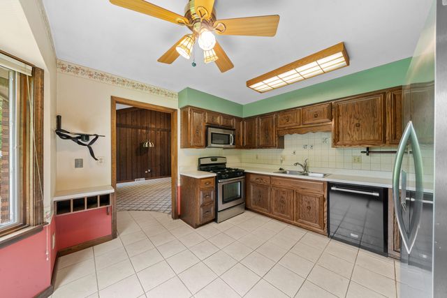 2445 Coach And Surrey Lane, Aurora, IL 60506