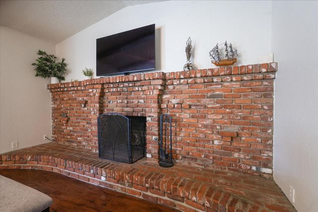 1645 Burgan Avenue, Clovis, CA 93611