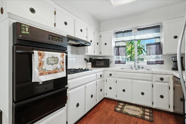 1645 Burgan Avenue, Clovis, CA 93611