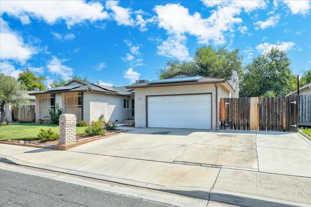 1645 Burgan Avenue, Clovis, CA 93611