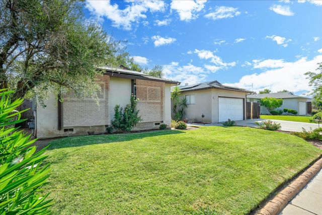 1645 Burgan Avenue, Clovis, CA 93611