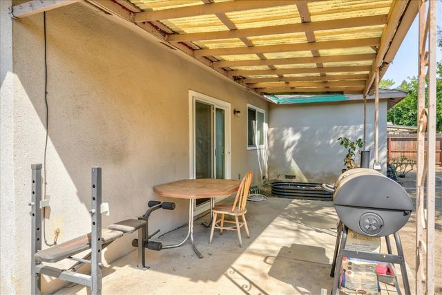 1645 Burgan Avenue, Clovis, CA 93611