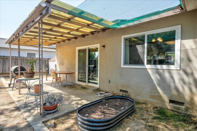 1645 Burgan Avenue, Clovis, CA 93611