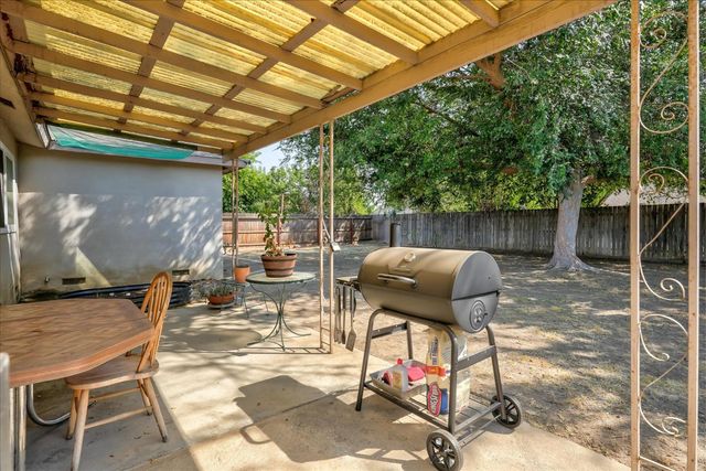 1645 Burgan Avenue, Clovis, CA 93611