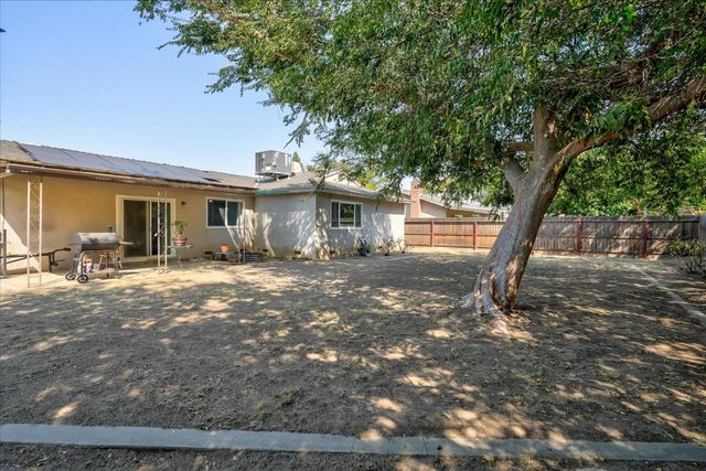1645 Burgan Avenue, Clovis, CA 93611