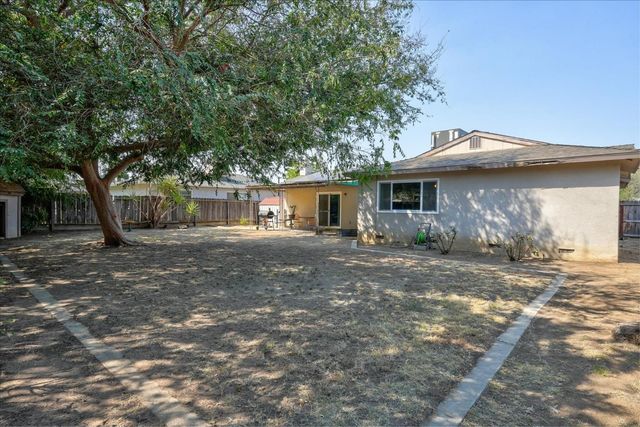1645 Burgan Avenue, Clovis, CA 93611