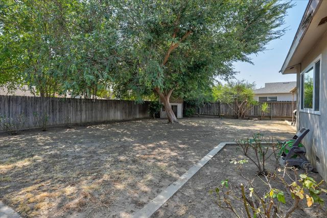 1645 Burgan Avenue, Clovis, CA 93611