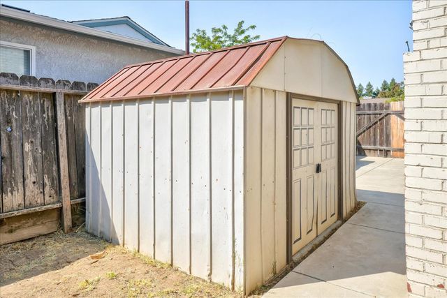 1645 Burgan Avenue, Clovis, CA 93611