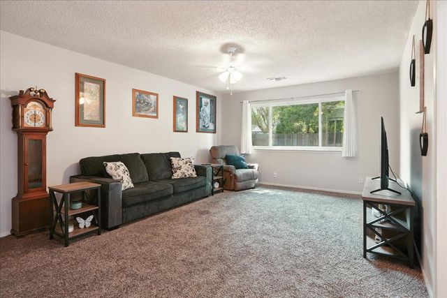 1645 Burgan Avenue, Clovis, CA 93611