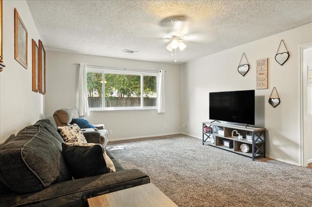 1645 Burgan Avenue, Clovis, CA 93611