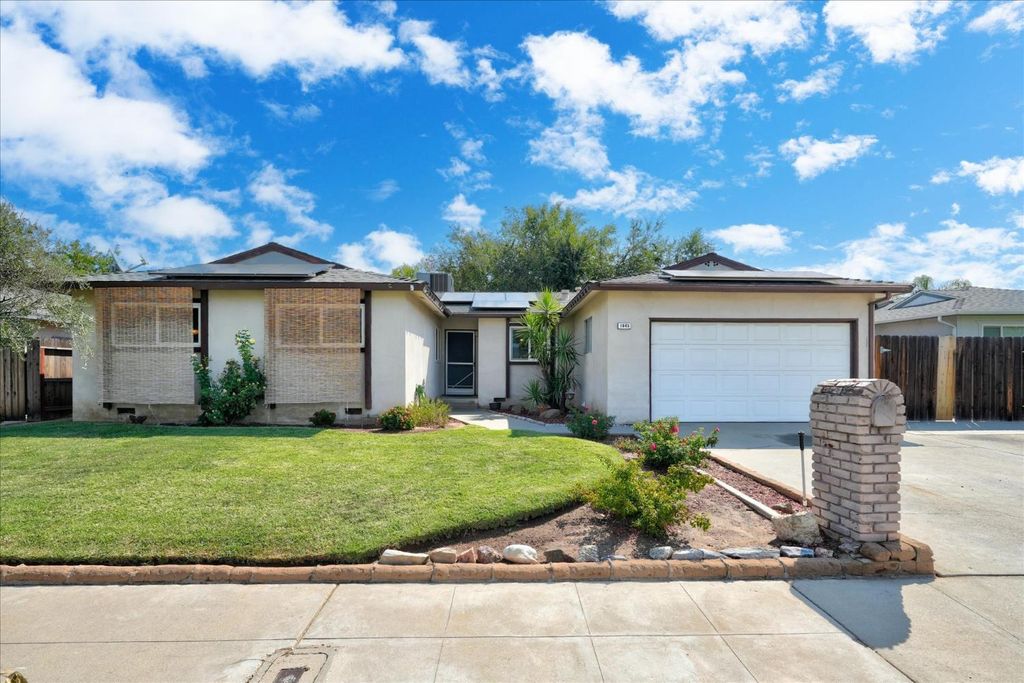 1645 Burgan Avenue, Clovis, CA 93611
