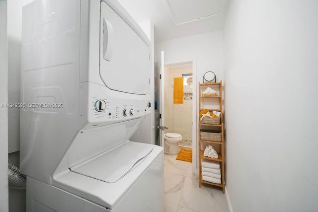 810 NW 21st Ct, Miami, FL 33125