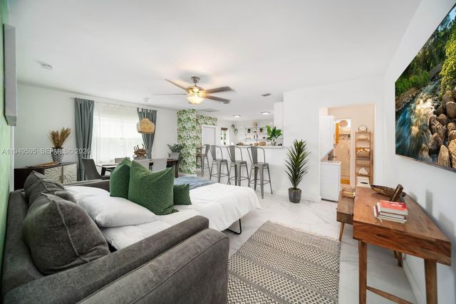 810 NW 21st Ct, Miami, FL 33125