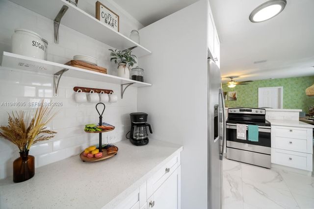 810 NW 21st Ct, Miami, FL 33125