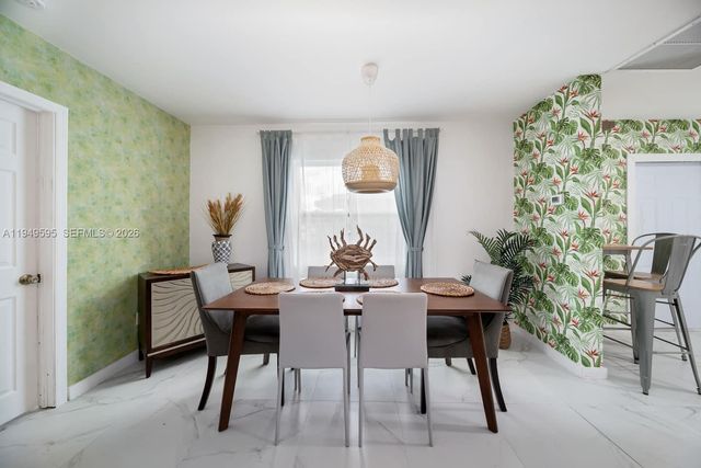 810 NW 21st Ct, Miami, FL 33125