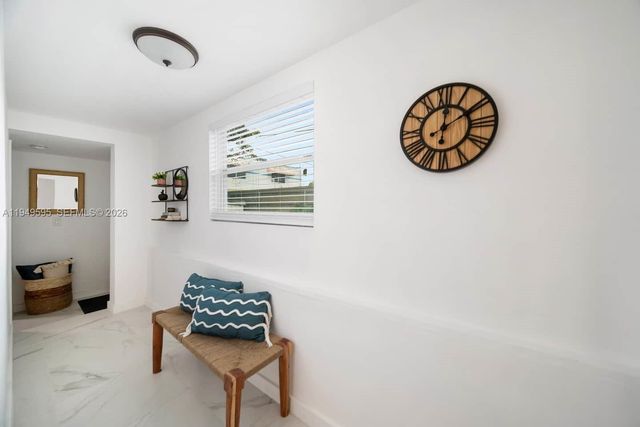 810 NW 21st Ct, Miami, FL 33125