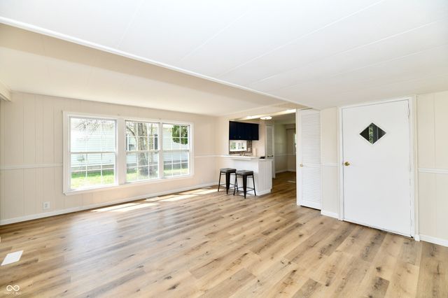 909 Independence Drive E, Elwood, IN 46036