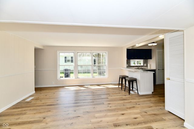 909 Independence Drive E, Elwood, IN 46036