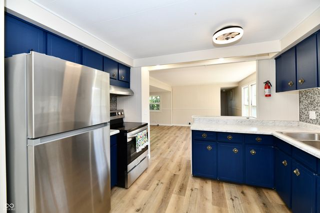 909 Independence Drive E, Elwood, IN 46036