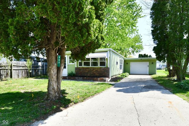 909 Independence Drive E, Elwood, IN 46036