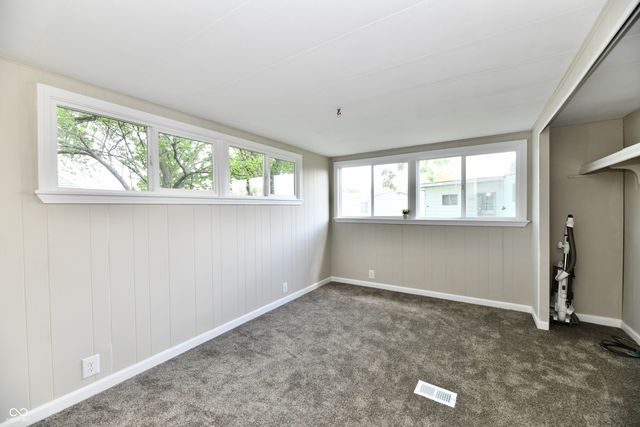 909 Independence Drive E, Elwood, IN 46036