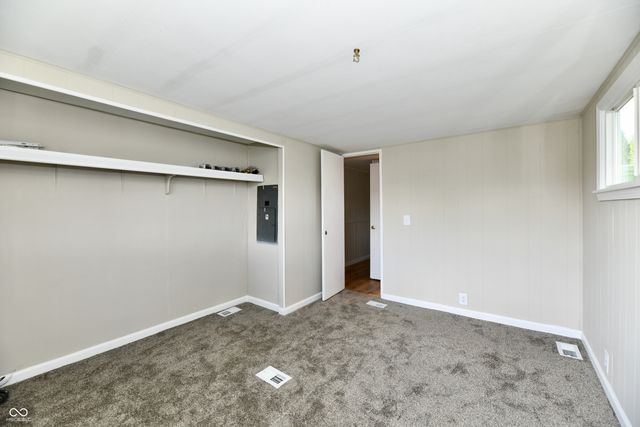 909 Independence Drive E, Elwood, IN 46036