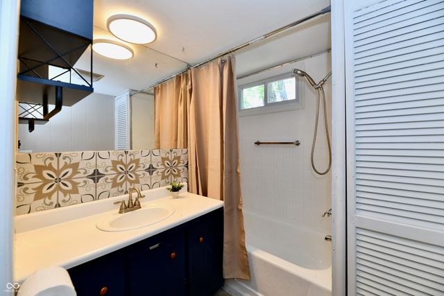 909 Independence Drive E, Elwood, IN 46036
