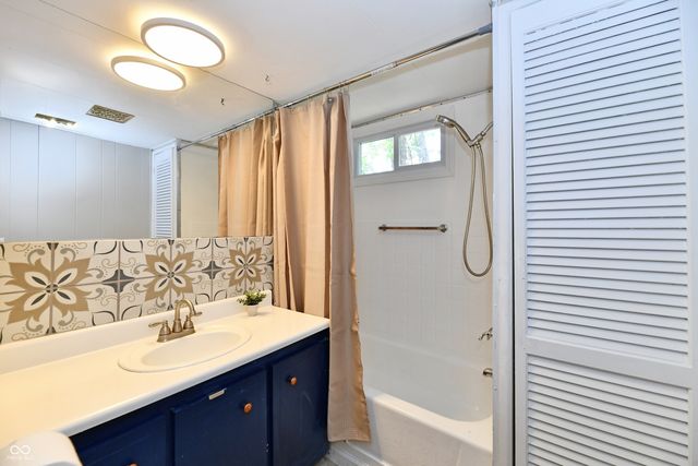 909 Independence Drive E, Elwood, IN 46036