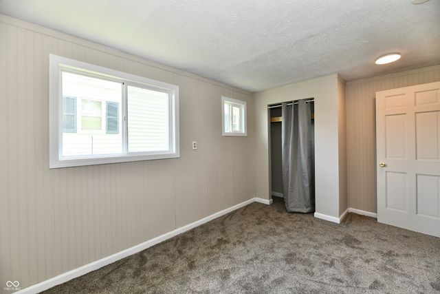 909 Independence Drive E, Elwood, IN 46036