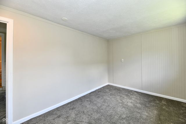 909 Independence Drive E, Elwood, IN 46036