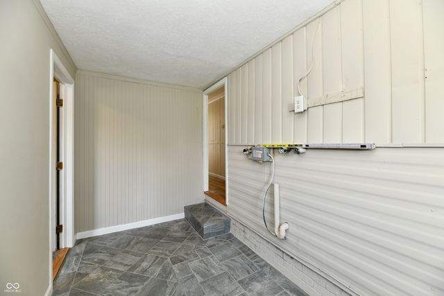 909 Independence Drive E, Elwood, IN 46036