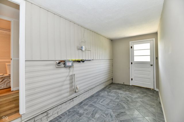909 Independence Drive E, Elwood, IN 46036