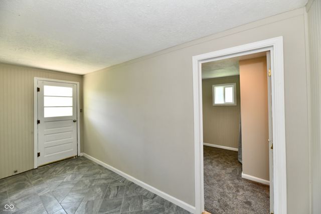 909 Independence Drive E, Elwood, IN 46036