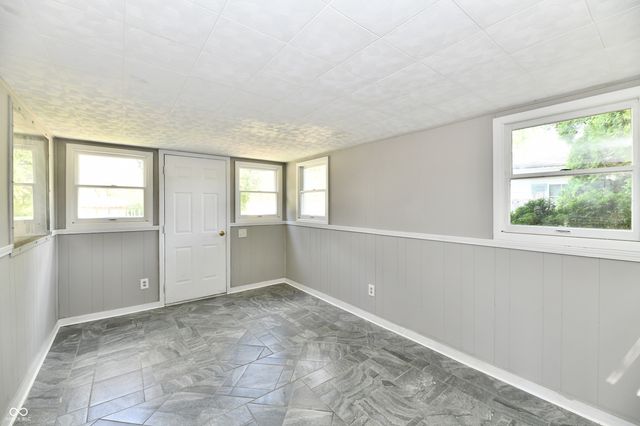 909 Independence Drive E, Elwood, IN 46036