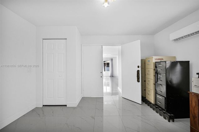 756 W 53rd St, Hialeah, FL 33012