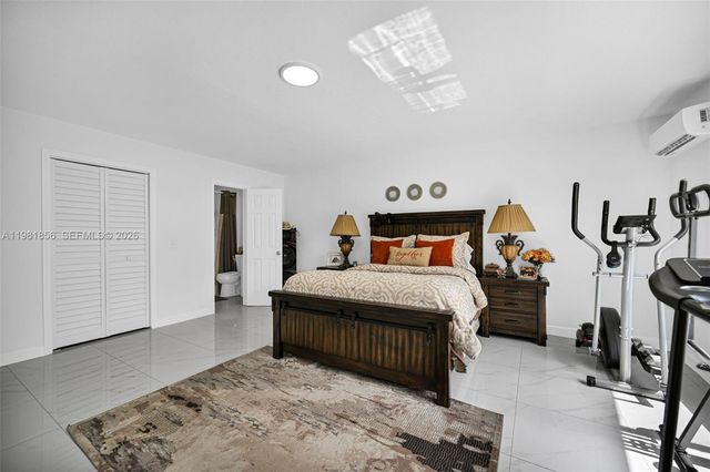 756 W 53rd St, Hialeah, FL 33012