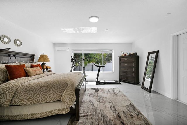 756 W 53rd St, Hialeah, FL 33012